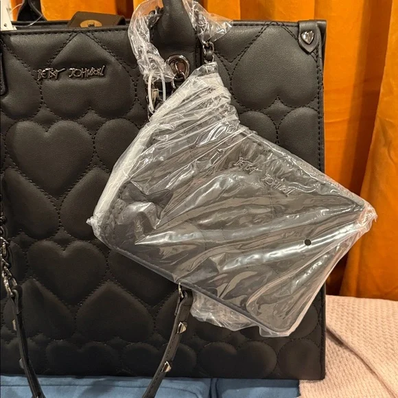 Betsey Johnson | Black Quilted Heart Tote Bag - Picture 3 of 10